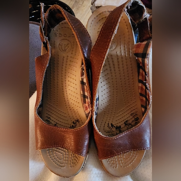 CROCS - Picture 2 of 5